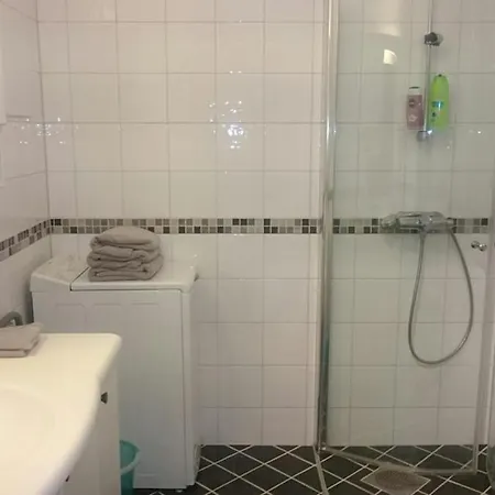 Modern Cozy With Free Parking Apartment *